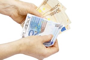 DINAR OPET OSLABIO: Evro danas 120,4 dinara!