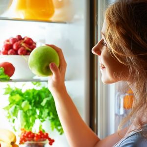 Zbog bakterija i voće i povrće mora u frižider: Doktorka otkriva kako da