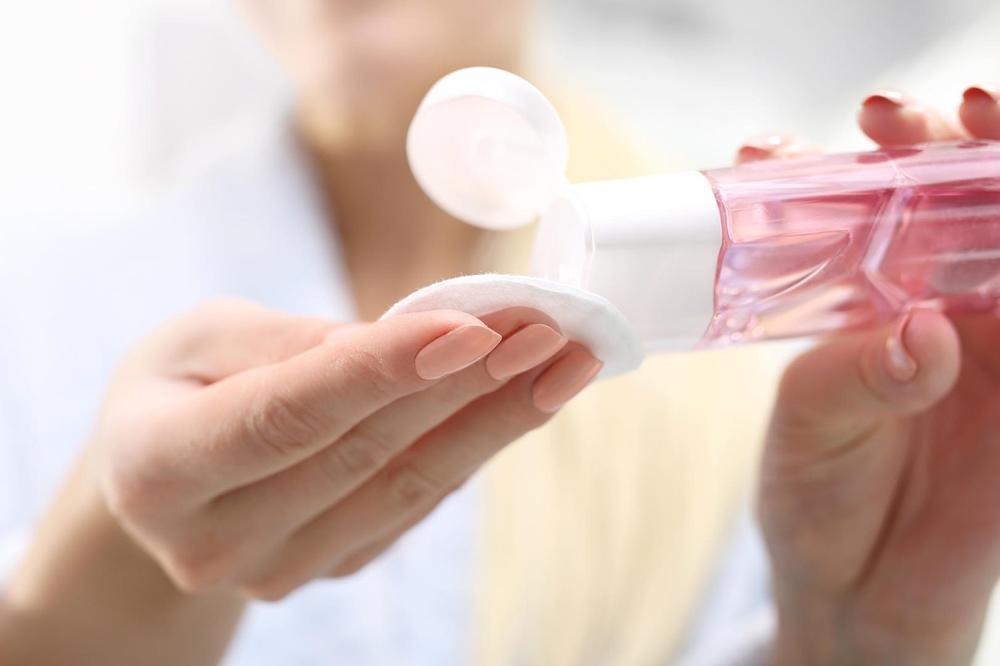čistite temeljno lice da ne bi izazvali akne, bubuljice i čmičke