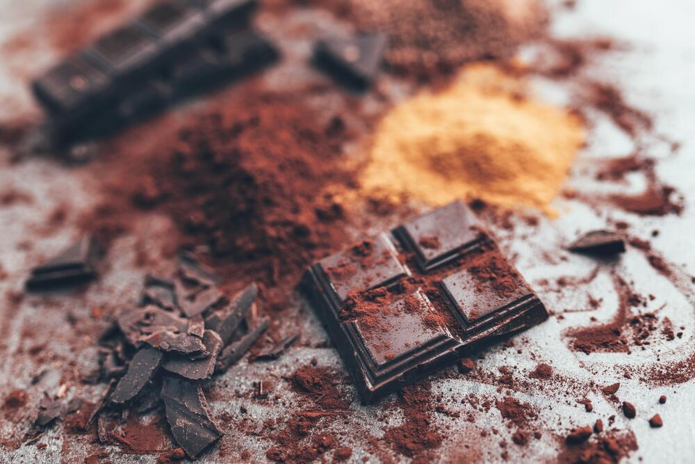 malo tamne čokolade pomaže u smanjenju žudnje za hranom 