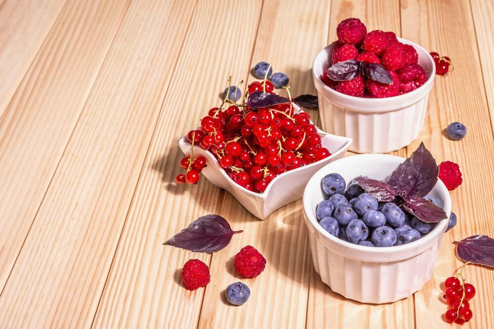 Borovnice, jagode, kupine i maline su dobar izbor jer su dobri izvori antioksidanata.