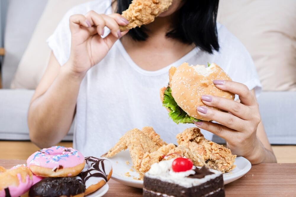 Деловите од мозокот поврзани со учењето, меморијата и менталното здравје се помали кај луѓето кои јадат многу нездрава храна