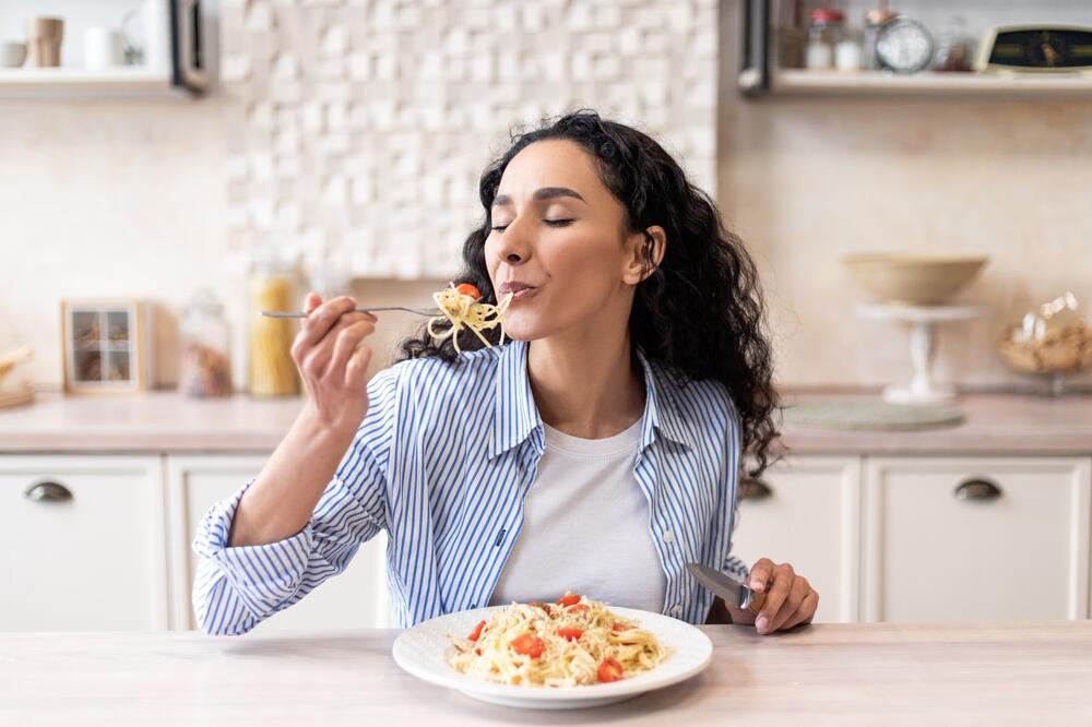 5 navika koje treba izbegavati nakon obroka: Mogu doneti više štete nego koristi