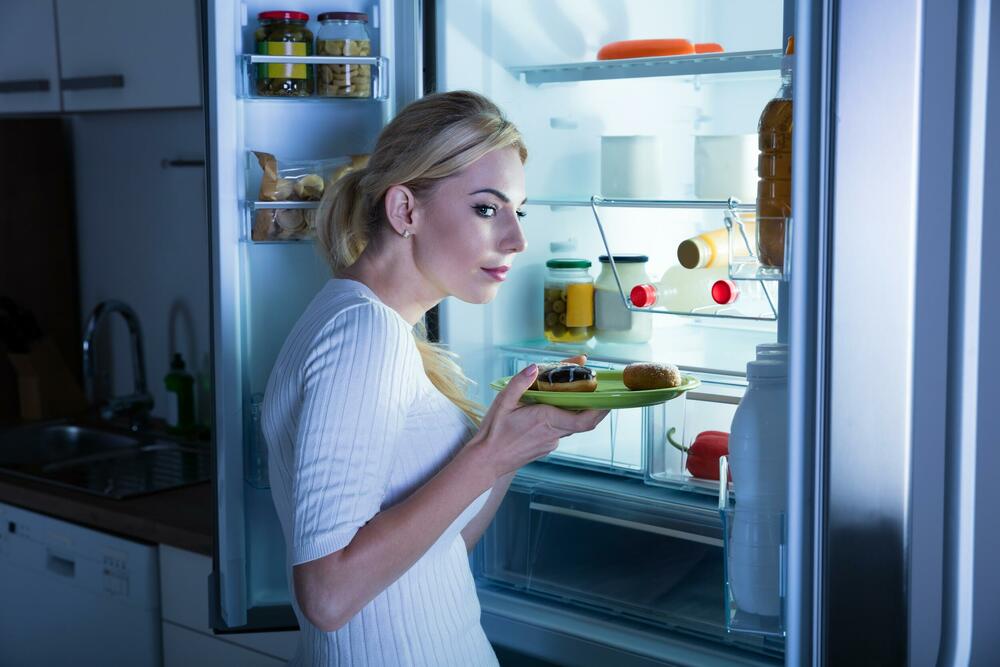 frižider, jedenje noću