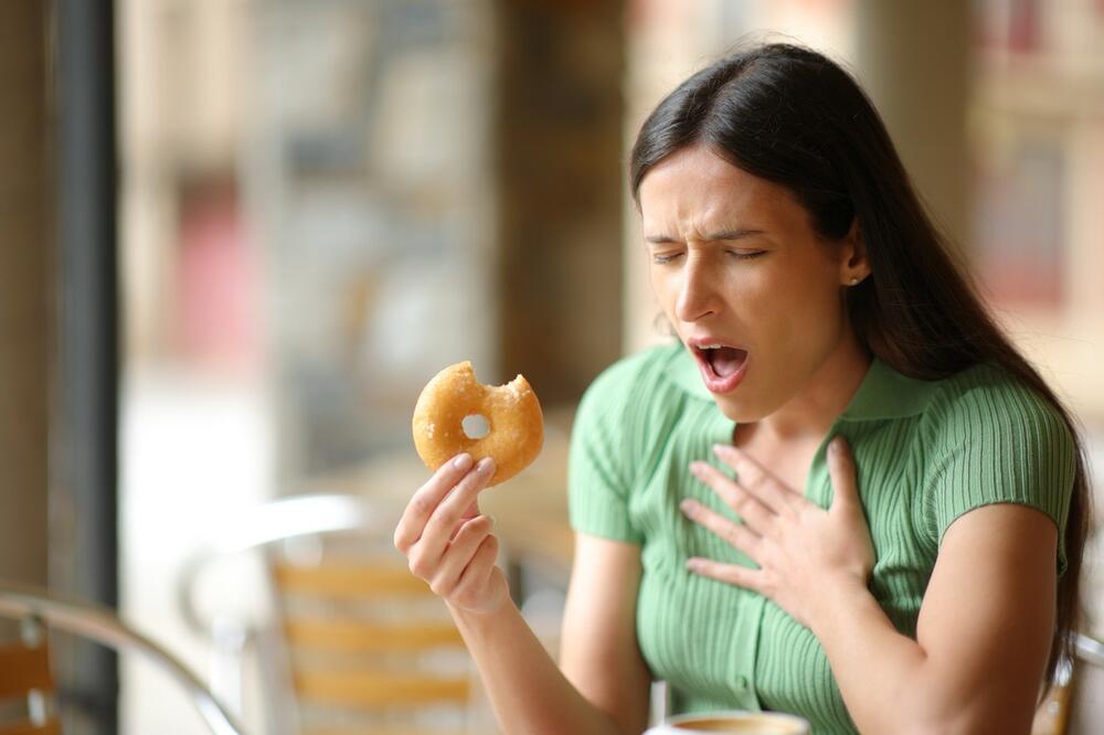 PRVI SIMPTOM RAKA JEDNJAKA LAKO MOŽE BITI ZANEMAREN: Ukoliko ovo uočite prilikom jela, trk kod lekara
