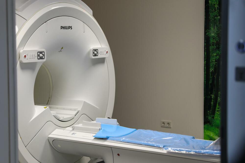 BOR DOBIO NAJSAVREMENIJU MAGNETNU REZONANCU: U borsku bolnicu nedavno stigla i 2 skenera, 2 rendgena i ultrazvični aparati