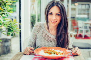 5 predloga za zdravu večeru koja ne goji: Ukusna jela koja neće opteretiti vaš probavni sistem