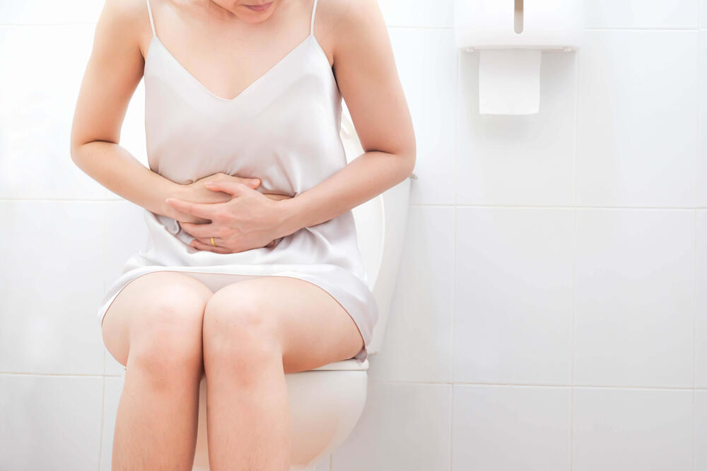Kod infekcije Ešerihijom javljaju se učestalo mokrenje, osećaj peckanja prilikom uriniranja, mučnina i bolovi