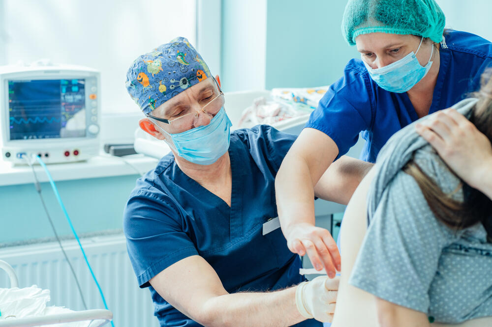 Epiduralna anestezija smanjuje rizik od ozbiljnih komplikacija za 35 %: Posebno je važna za komplikovanije trudnoće