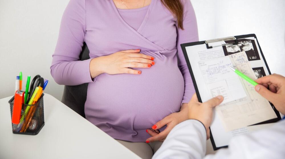 trudnica na pregledu, Trudnoća, Održavanje Trudnoće