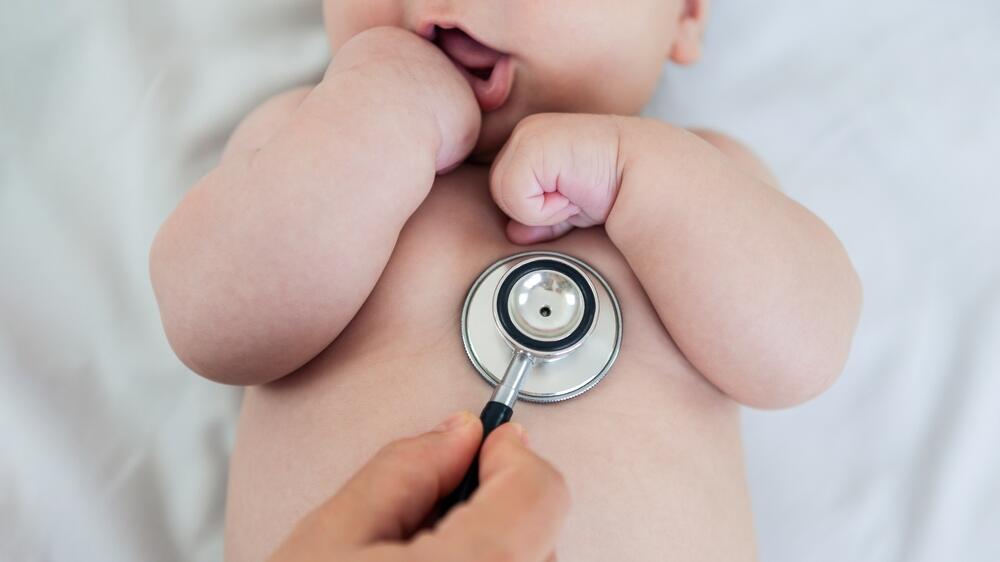 beba, slušanje srca, stetoskop