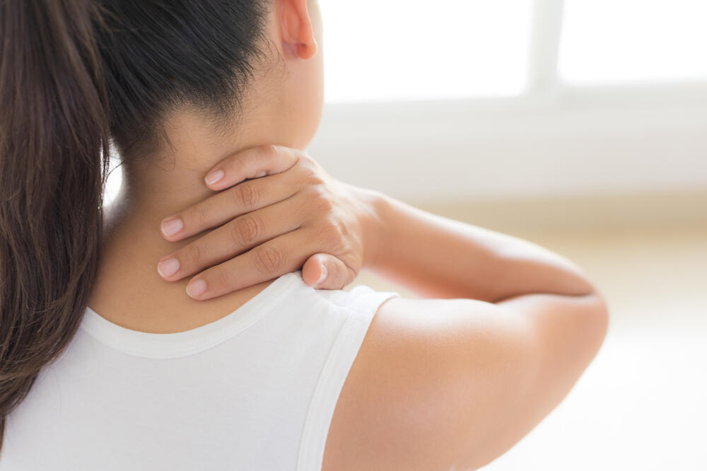 Jednostavna masaža vrata može zaustaviti migrenu: Korak ka novim terapeutskim mogućnostima