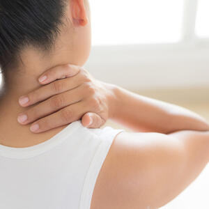 Jednostavna masaža vrata može zaustaviti migrenu: Korak ka novim terapeutskim