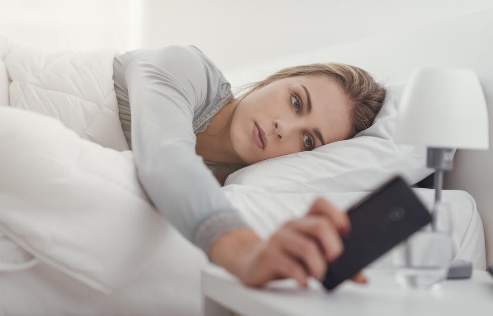 Jutarnje posezanje za telefonom može biti „previše stimulativno“ za naš nervni sistem i loše uticati na zdravlje
