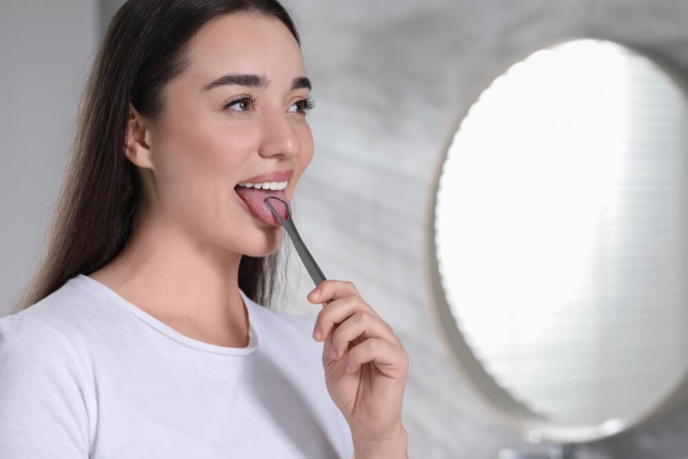 Strugači za jezik uklanjaju 30 odsto više isparljivih sumpornih jedinjenja na jeziku nego četkica za zube
