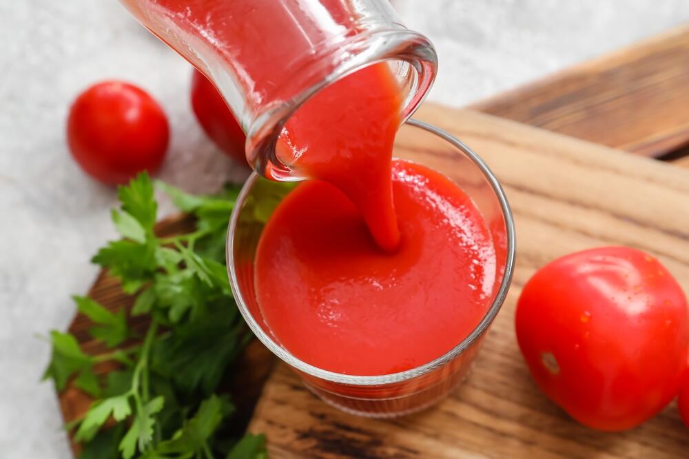 Sok od paradajza ubija salmonelu: Naučnici otkrili 2 jedinjenja iz paradajza i njihova moćna svojstva u eliminaciji bakterija