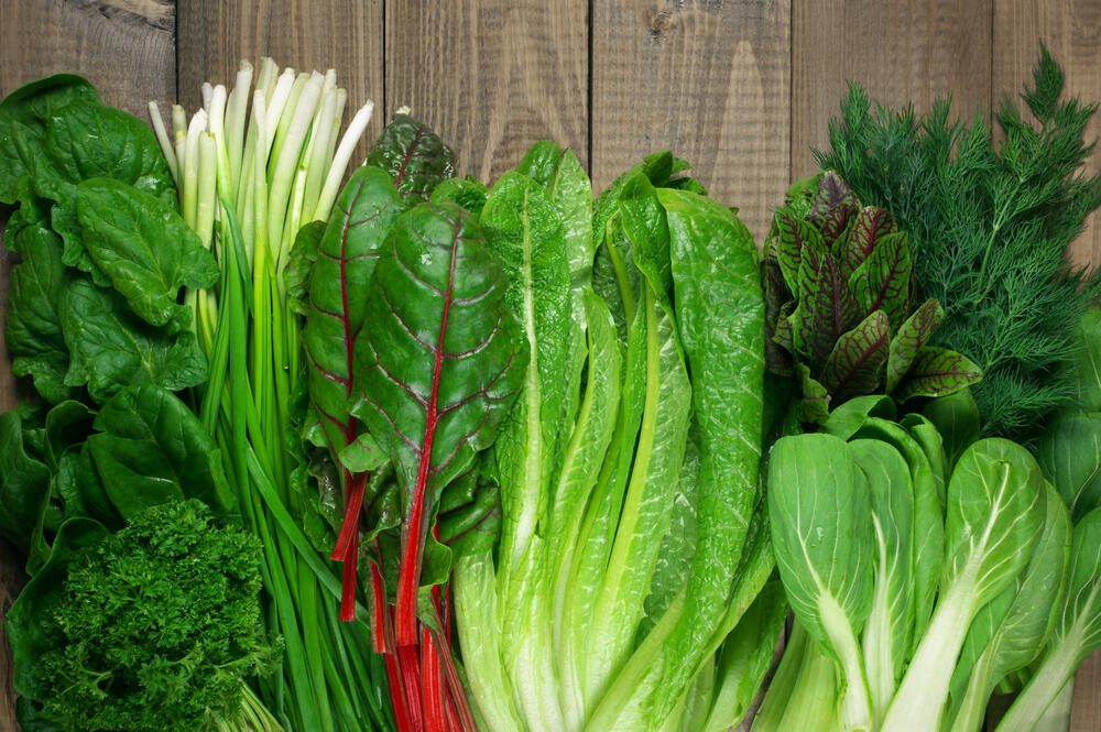 Uvek je idealno da se gvožđe i kalcijum unose direktno iz hrane, recimo zelenog lisnatog povrća