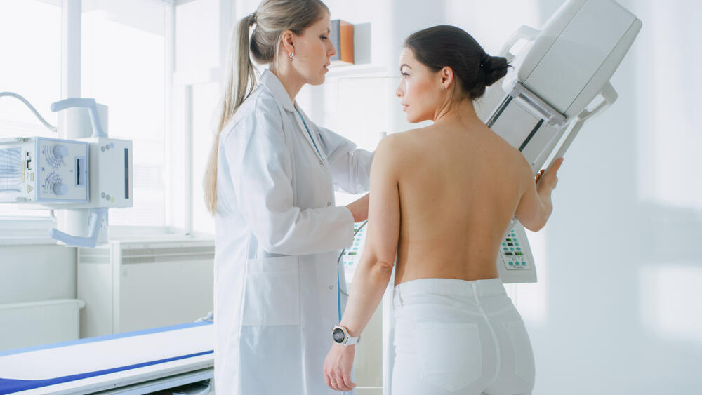 Ako ste stariji od 35 godina, pregled se radi mamografom