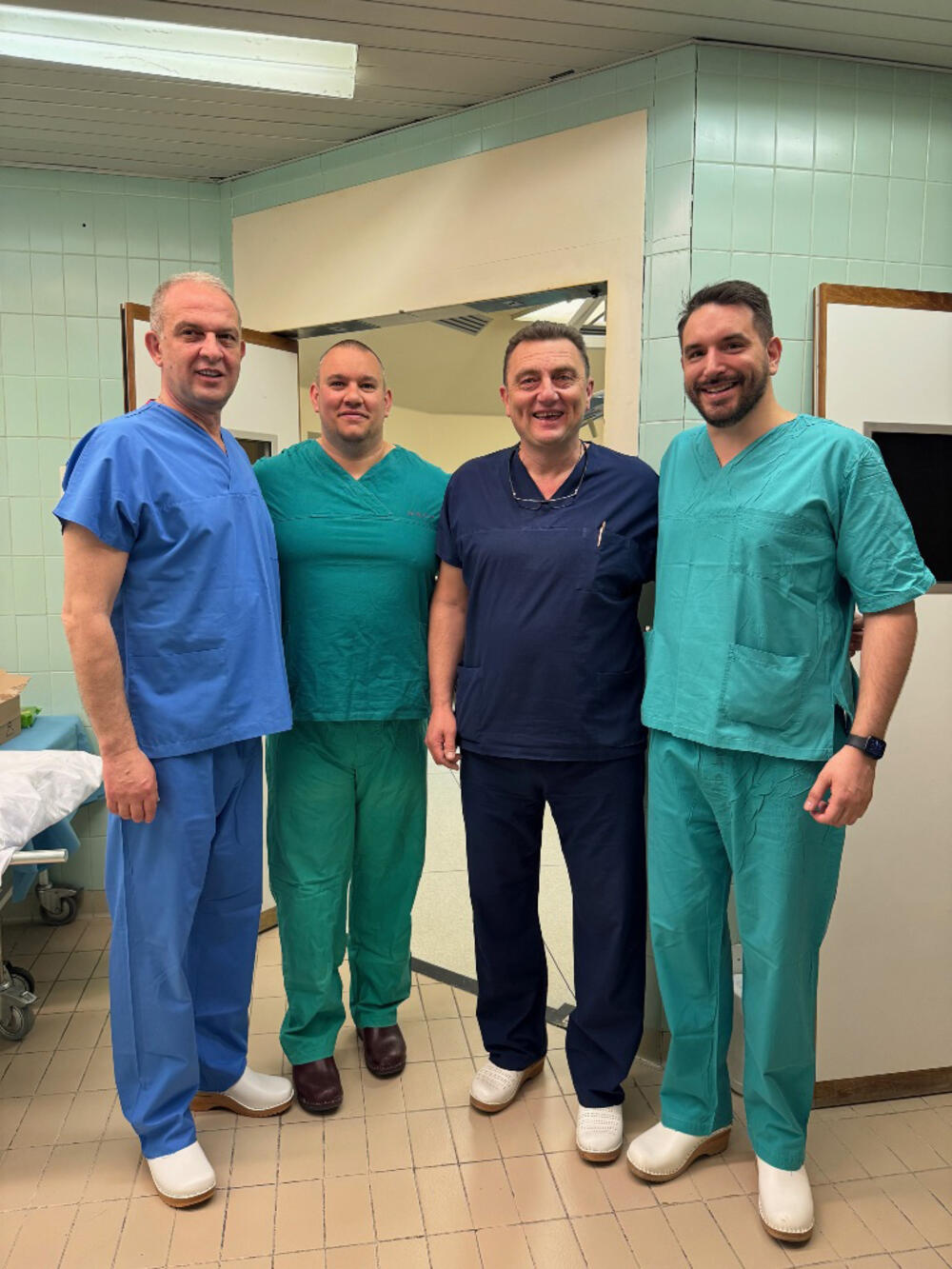Operaciju je izveo načelnik Klinike za plastičnu hirurgiju i opekotine VMA pukovnik prof. dr Nenad Stepić sa svojim timom.