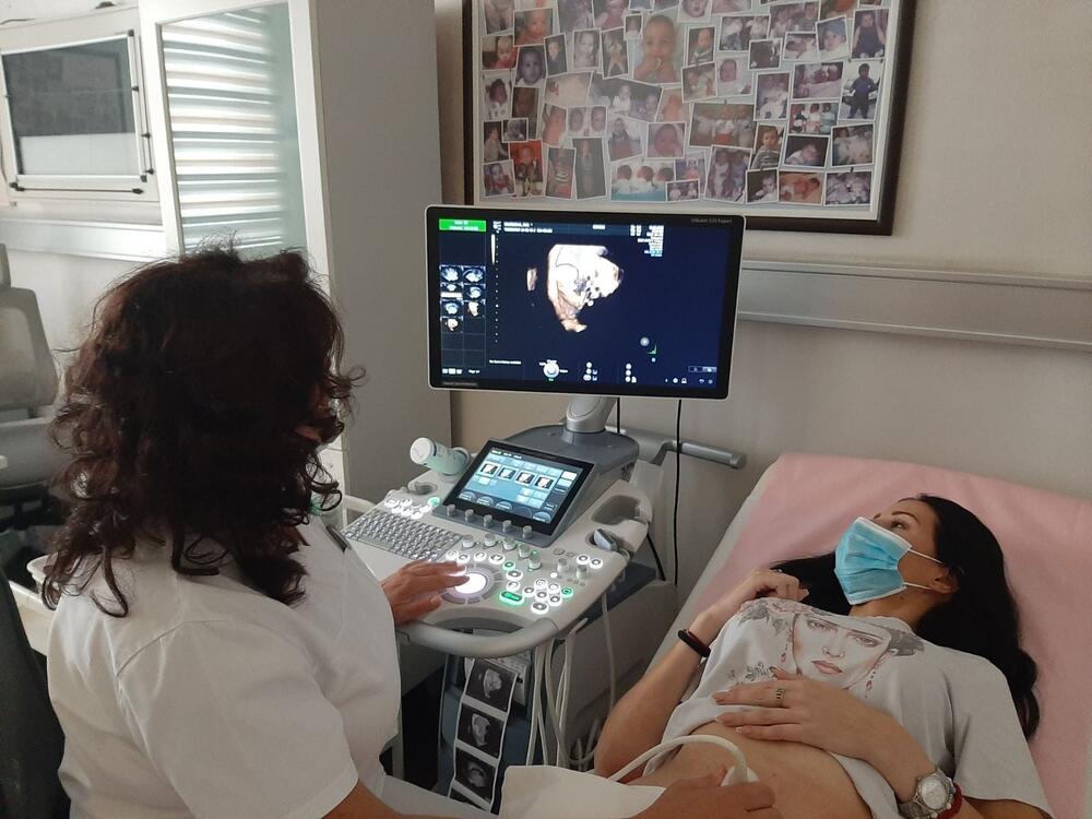 Ultrazvučnim pregledom jajnika procenjuje njihova aktivnost, kao i na osnovu anamneze pacijentkinje.