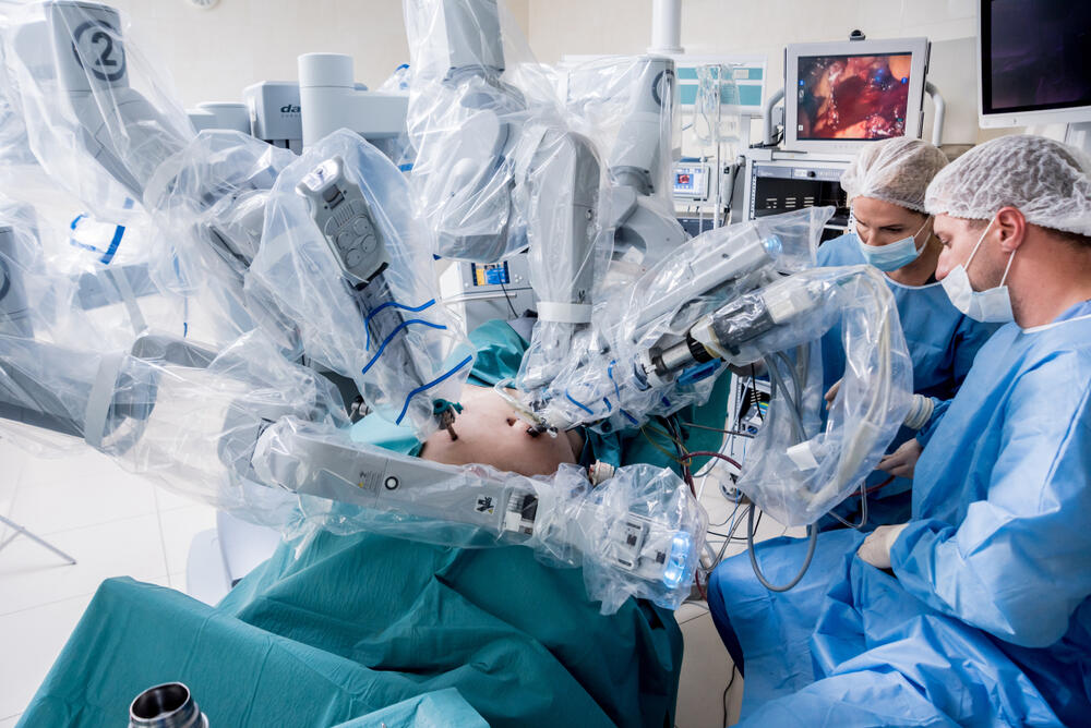 operacija, operacija uz pomoć robota, hirurška intervencija