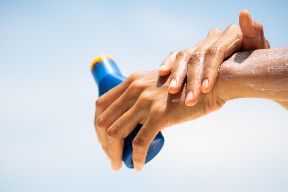 Zaštita ruku može sprečiti bolne opekotine od sunca i razvoj znakova preranog starenja kao što su pege i fleke od sunca