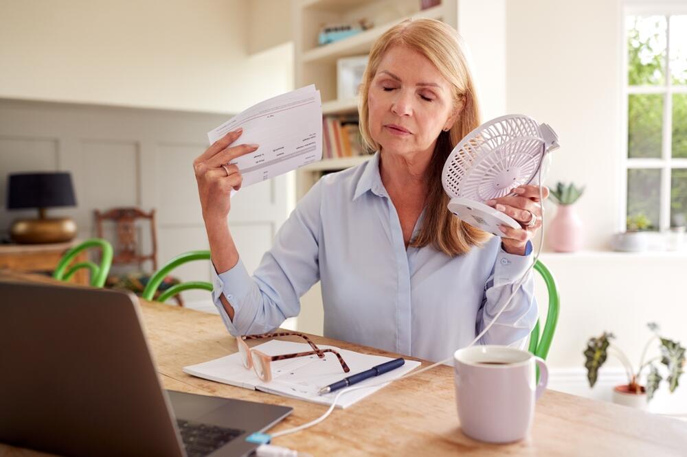 5 znakova da se suočavate sa menopauzom: Mogu se pomešati sa tegobama usled letnjih vrućina
