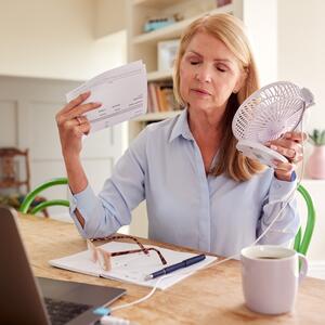5 znakova da se suočavate sa menopauzom: Mogu se pomešati sa tegobama usled