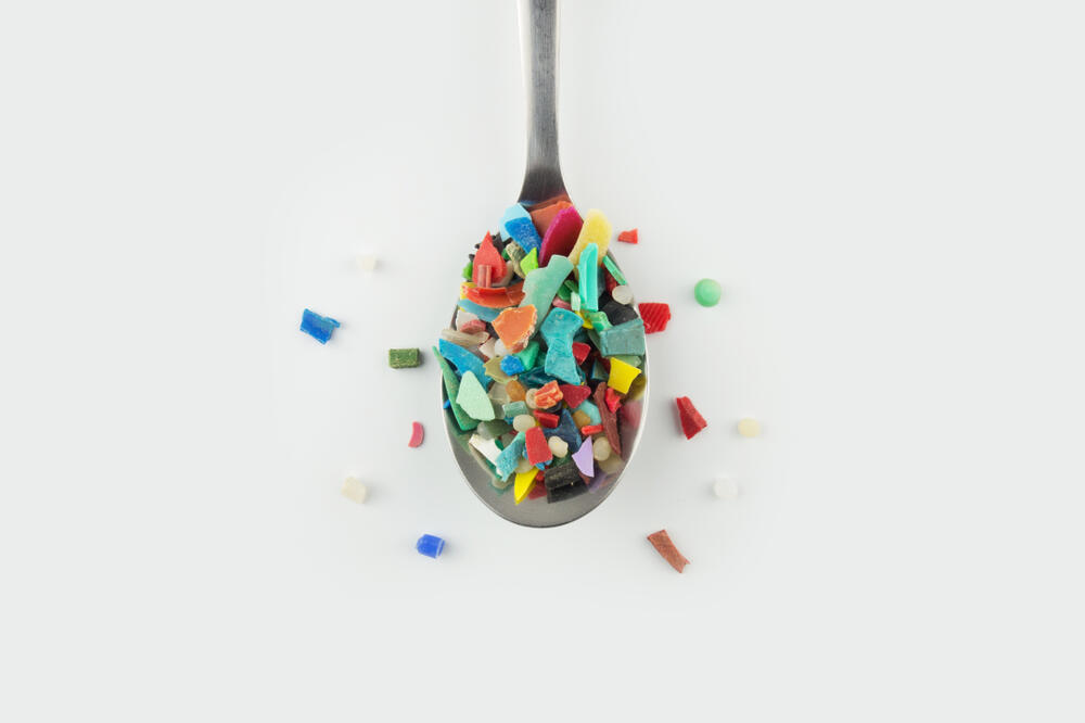 Mikroplastika pronađena u ljudskim testisima: "Prestanite da podgrevate hranu u plastičnim posudama u mikrotalasnoj"
