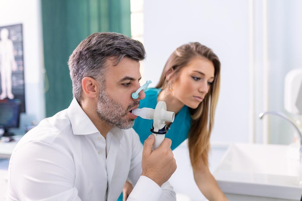 Spirometrija je dijagnostična metoda u pumologiji koja se vrlo jednostavno radi, to je tzv. merenje plućnog kapaciteta. 