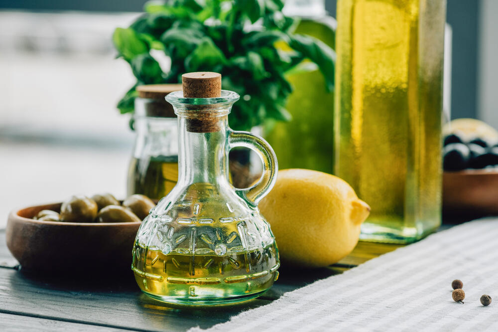 Maslinovo ulje i limun: Moćni jutarnji dvojac za čišćenje celog tela