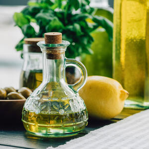 Maslinovo ulje i limun: Moćni jutarnji dvojac za čišćenje celog tela