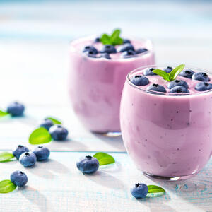 Domaći voćni jogurt sa borovnicama: Pravi se za minut i pravo je letnje